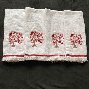 Pier 1 Imports Lot of 4 Valentine Guest hand towel